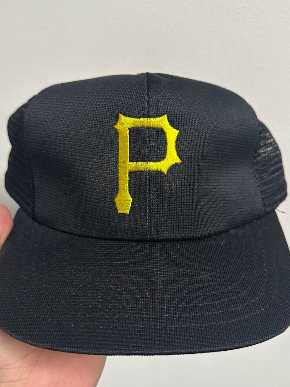 Vintage Pittsburgh Pirates MLB Trucker Hat Black NWT Baseball